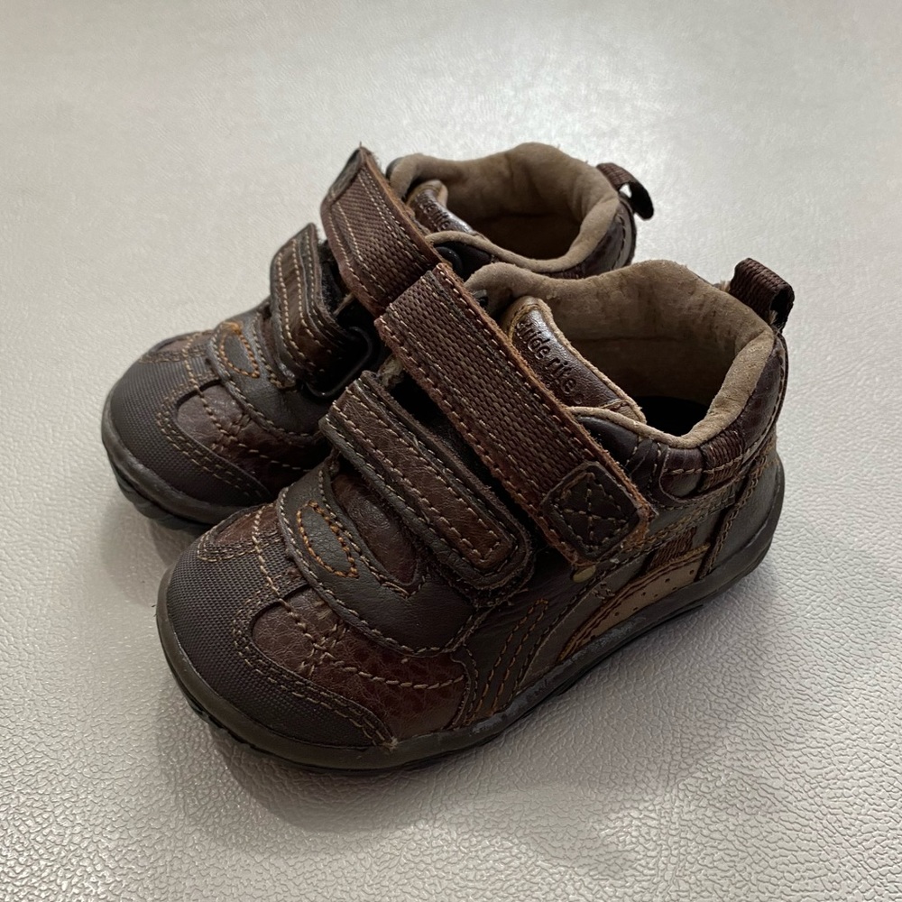 Stride Rite Landon Dark Brown Velcro Size 4W